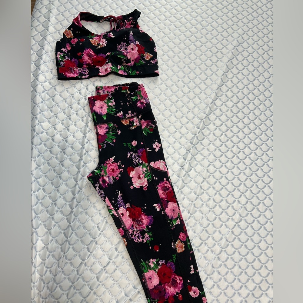 VS leggings set sports bra and leggingss floral size M activewear